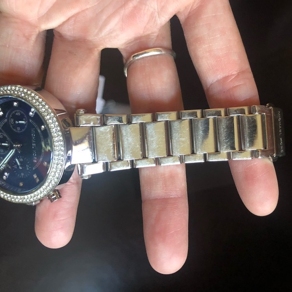 Michael Kors watch - Picture 4 of 9